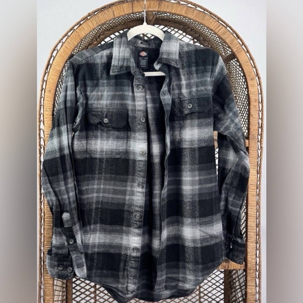 Dickies Men’s Plaid Flannel Shirt Relaxed Fit Long Sleeve Gray Black Size S - Picture 2 of 4
